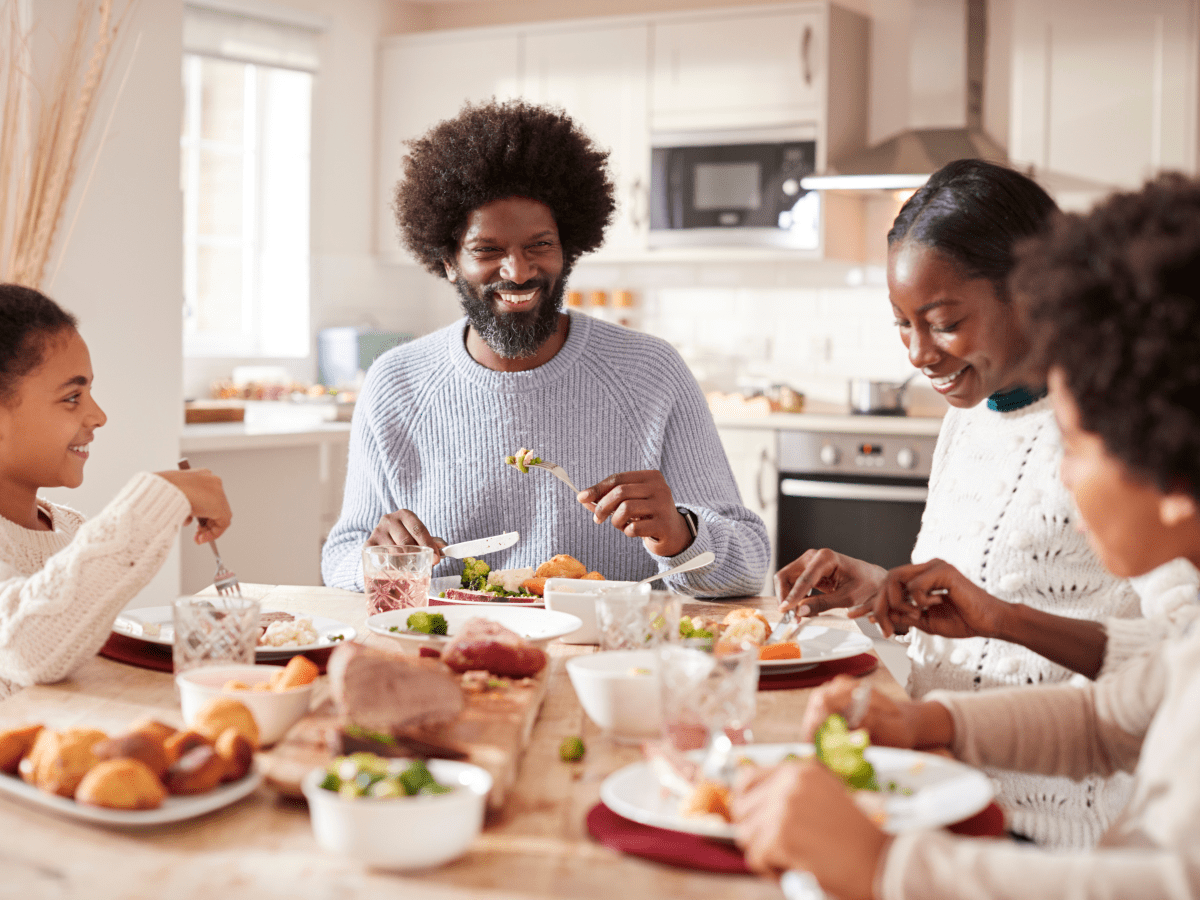 family-dinner-table-manners-for-children